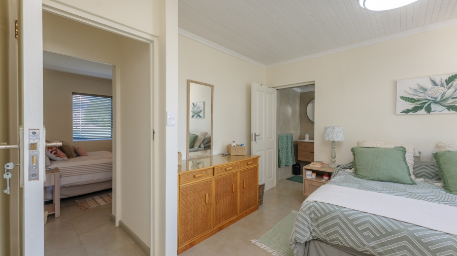 4 Bedroom Property for Sale in Struisbaai Western Cape